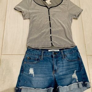 This set of blue denim shorts and striped shirt.